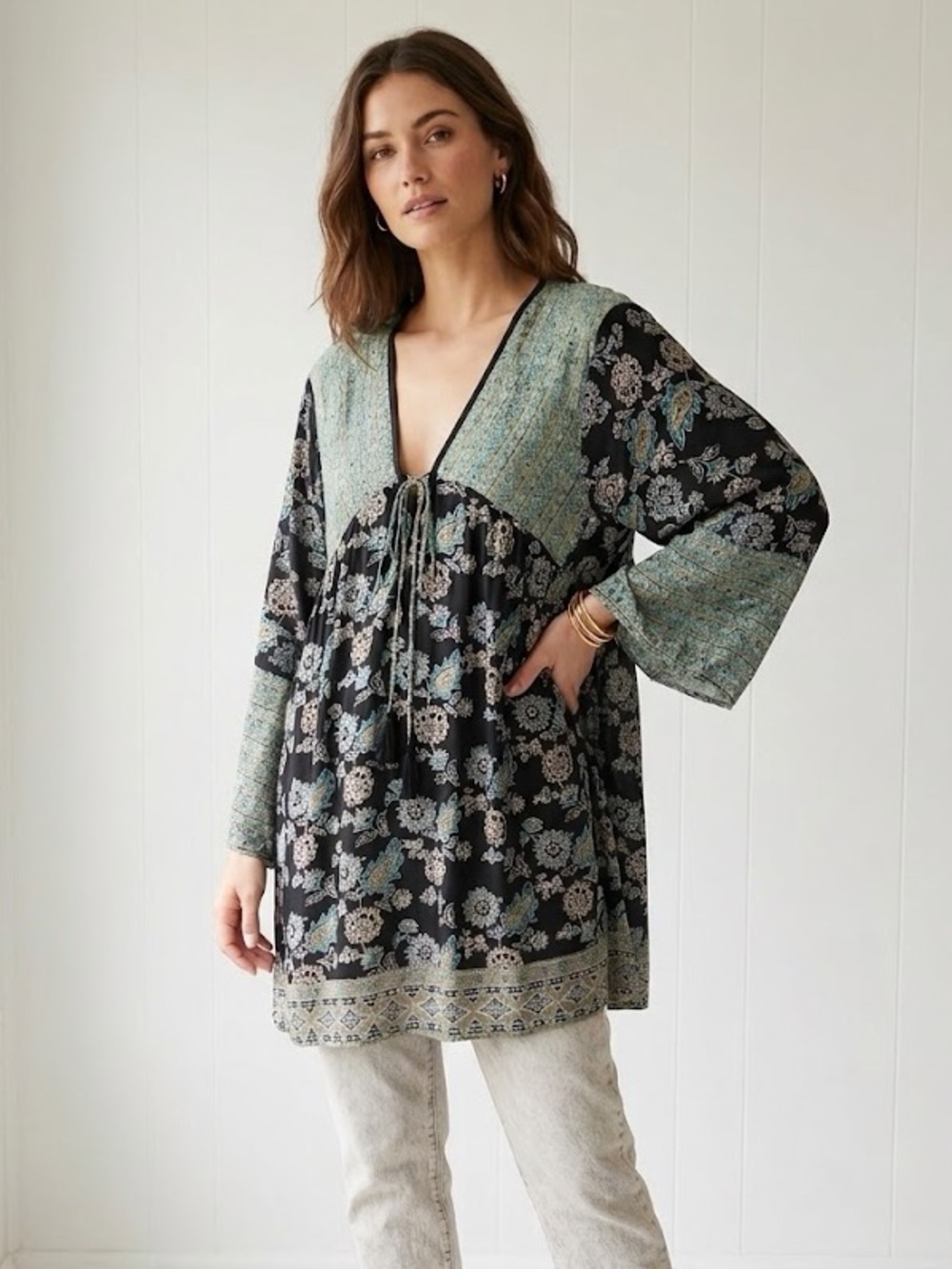 Angie Boho Floral Tunic Top V-Neck Bell Sleeve Black Blue Size Large Bohemian - Picture 1 of 10
